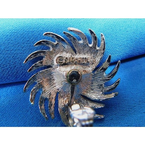 Vintage Sarah Coventry Pinwheel Silver Tone Faux Pearl Center Clip on Earrings - Picture 8 of 8